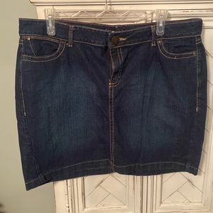 Wrangler blue jeans skirt in excellent condition no rips or stains